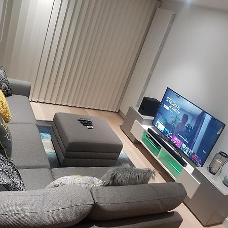 Lush Living - Double Room With Private Bathroom Лондон Екстер'єр фото