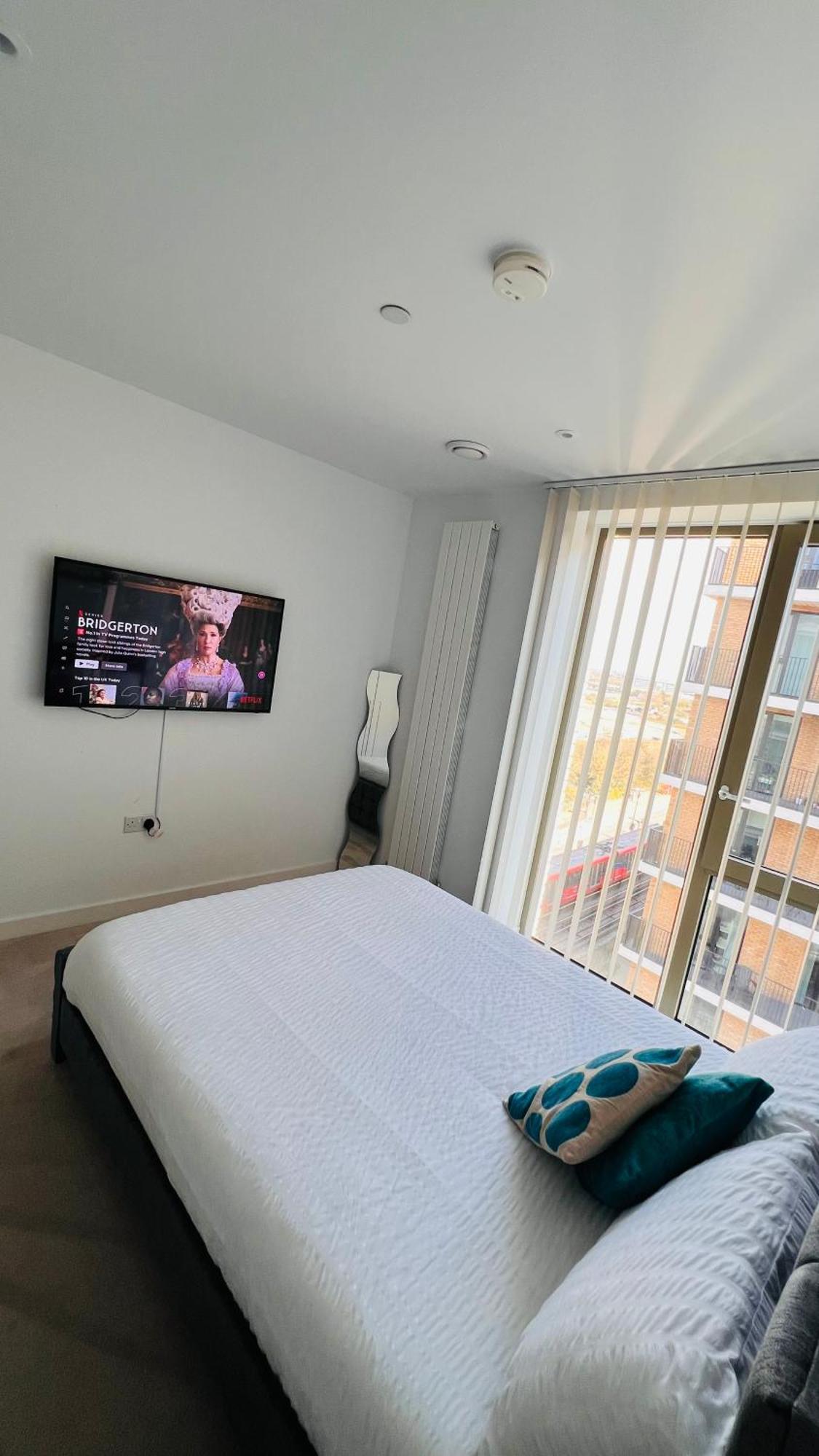 Lush Living - Double Room With Private Bathroom Лондон Екстер'єр фото