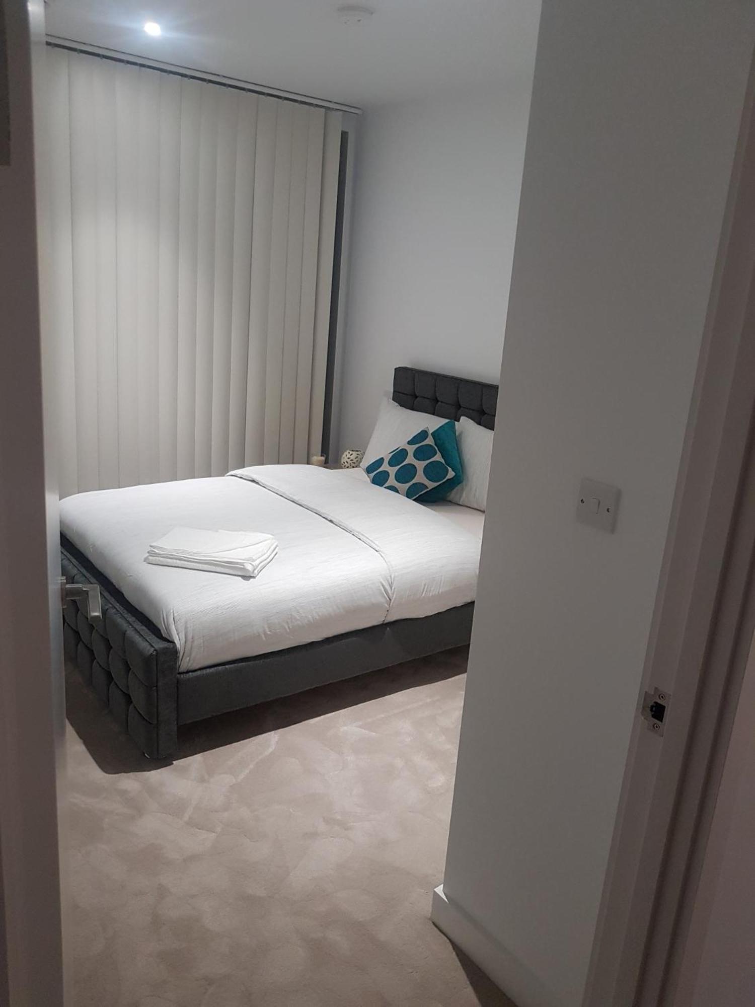 Lush Living - Double Room With Private Bathroom Лондон Екстер'єр фото