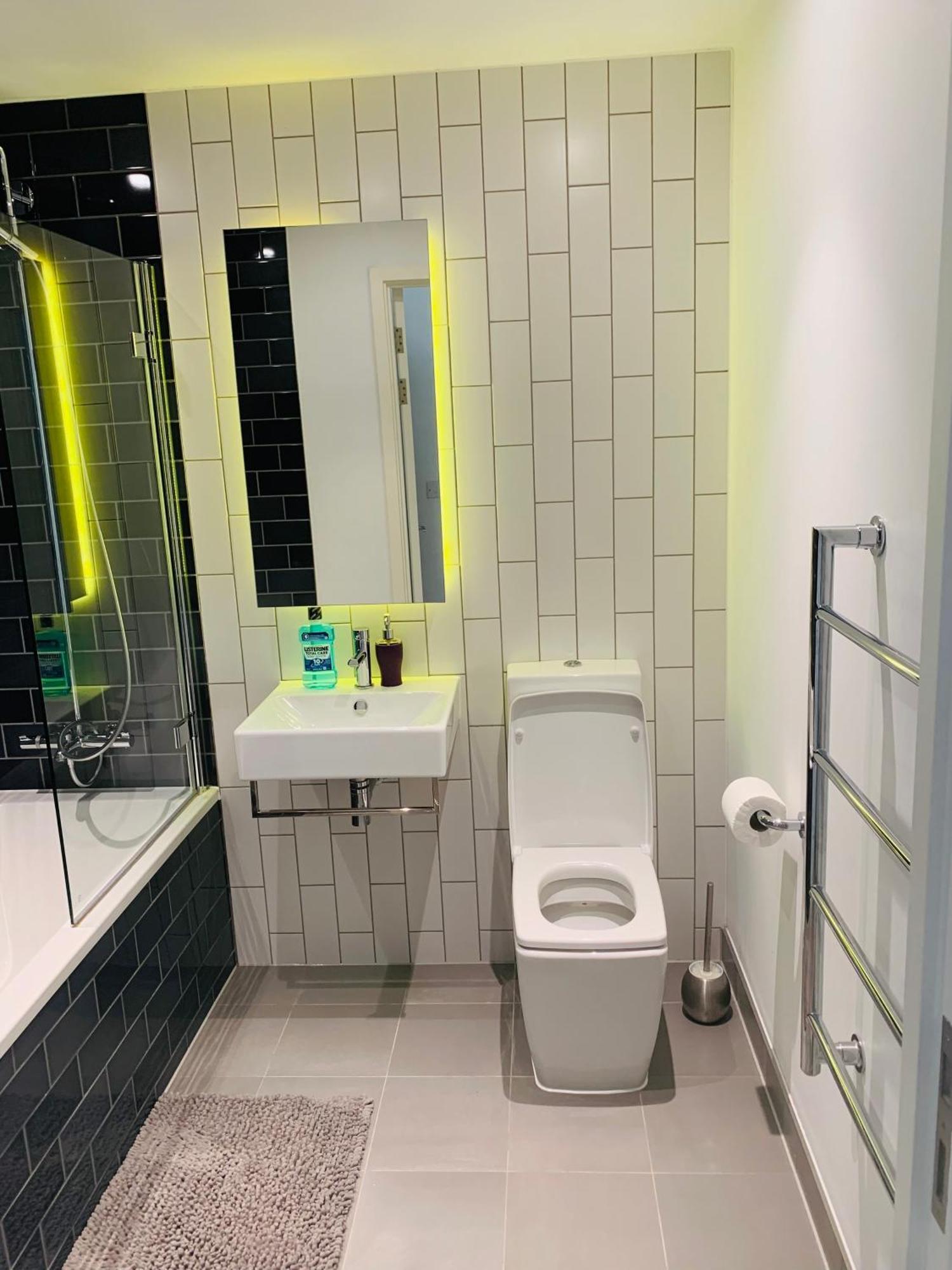 Lush Living - Double Room With Private Bathroom Лондон Екстер'єр фото