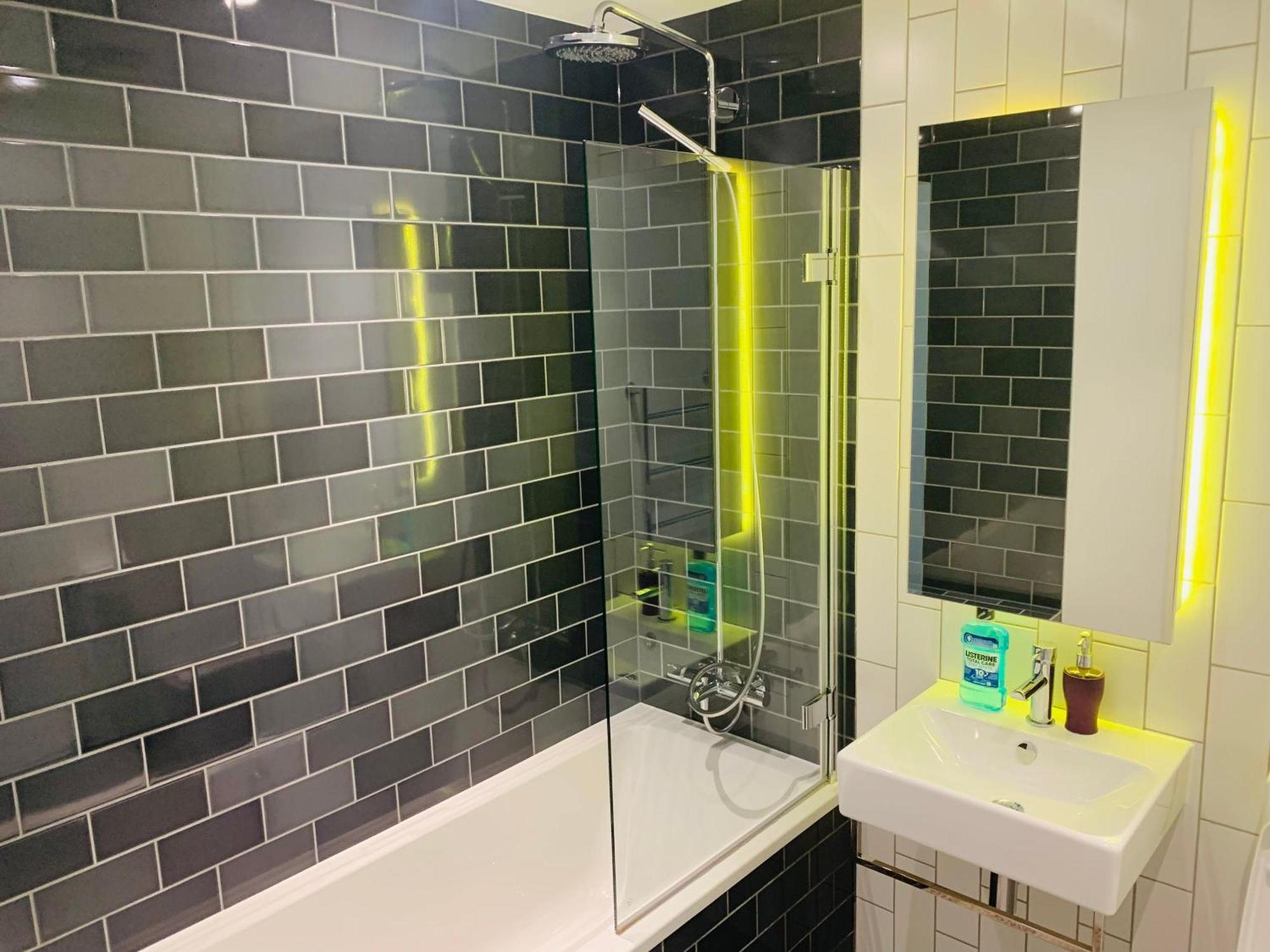 Lush Living - Double Room With Private Bathroom Лондон Екстер'єр фото